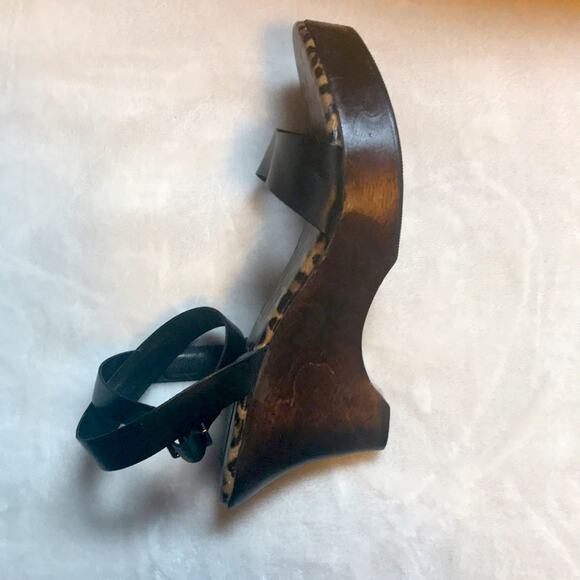 Apostrophe Leopard Lined Open Ankle Strap Sandal. 8.5 - Picture 5 of 6